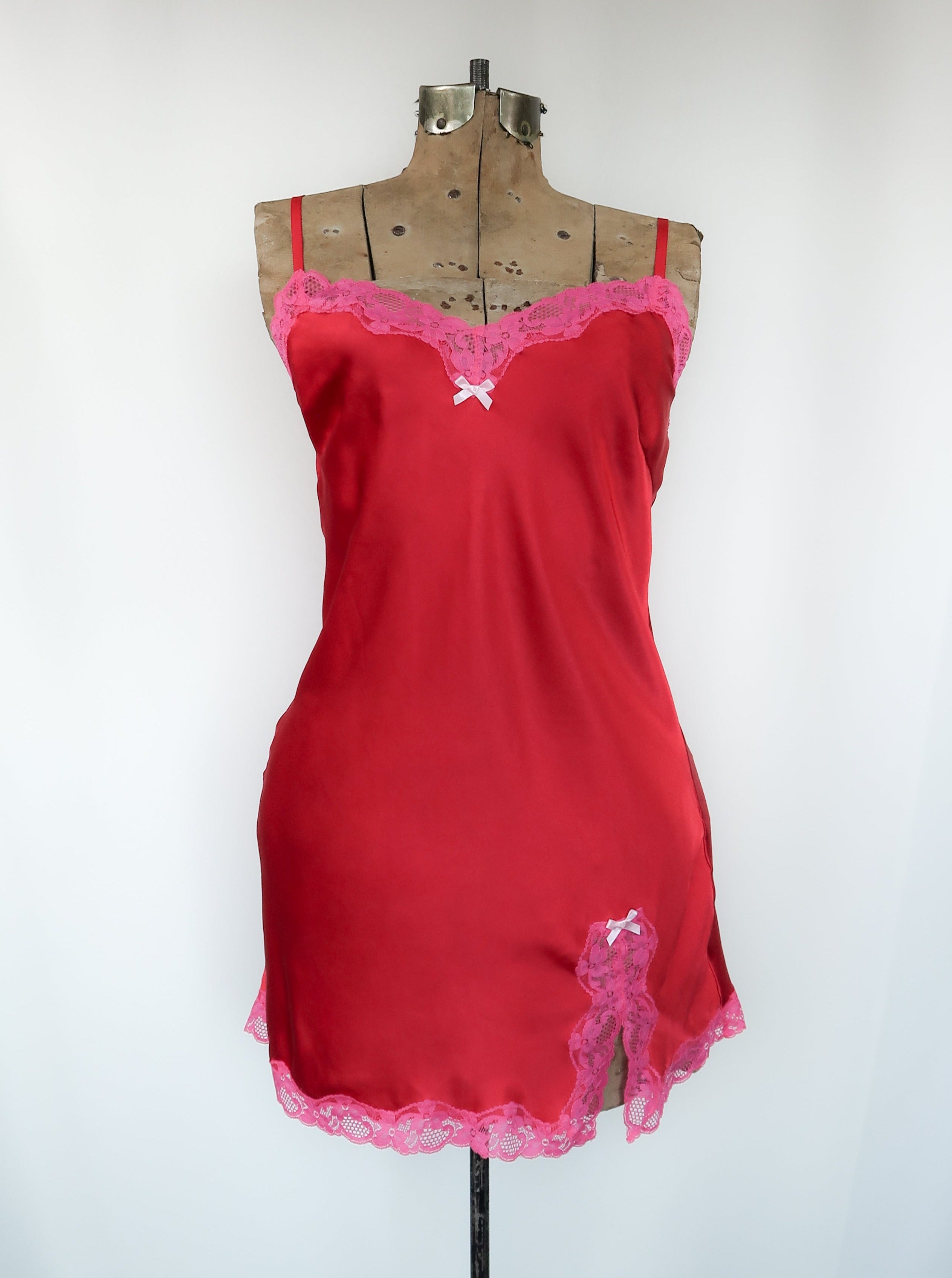 Y2K VICTORIA'S SECRET RED AND PINK SLIP DRESS - (SMALL) Y2K VICTORIA'S SECRET RED AND PINK SLIP DRESS - (SMALL)