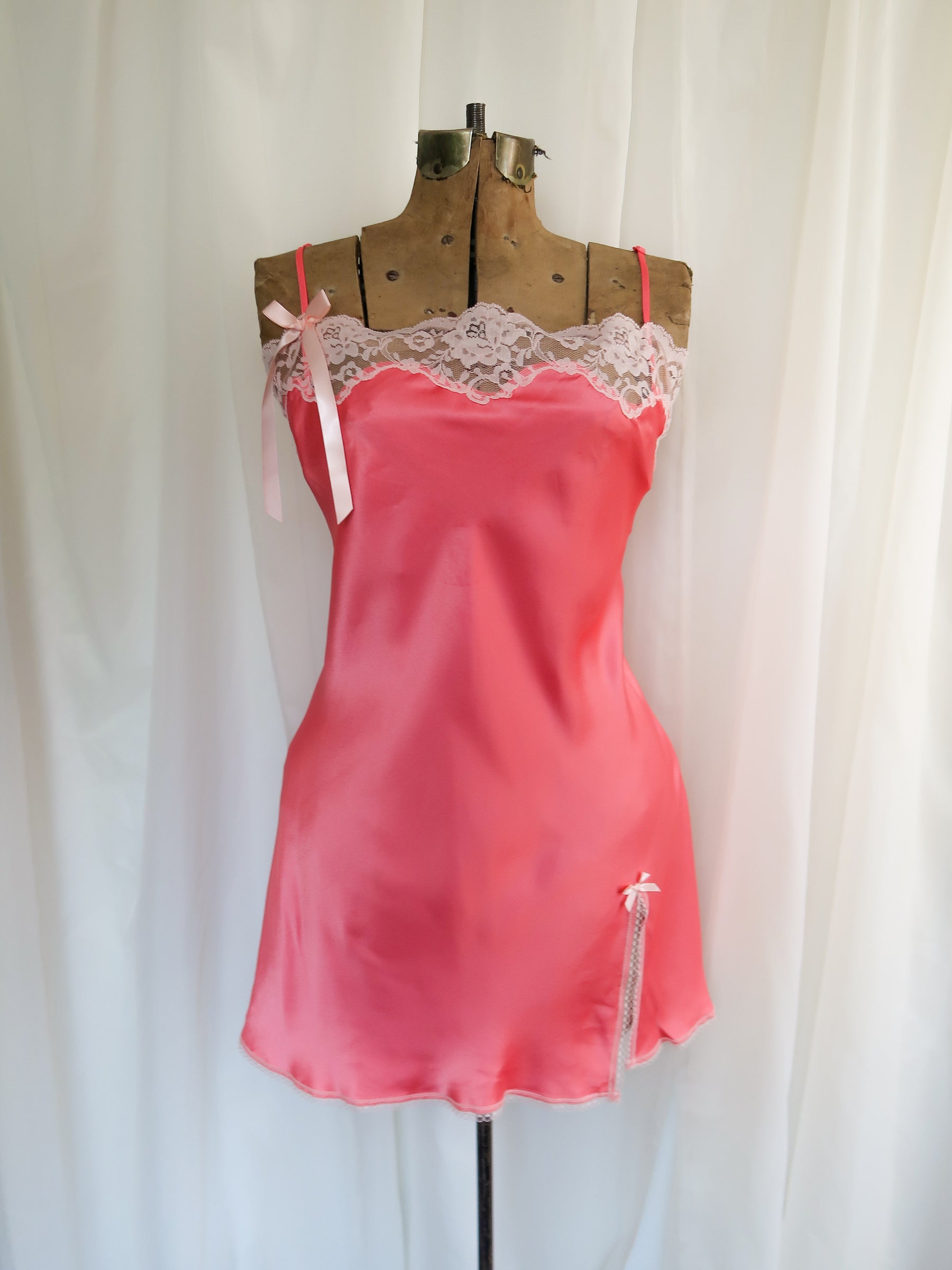 EARLY Y2k VINTAGE “MARIA” SLIP DRESS IN PINK EARLY Y2k VINTAGE “MARIA” SLIP DRESS IN PINK