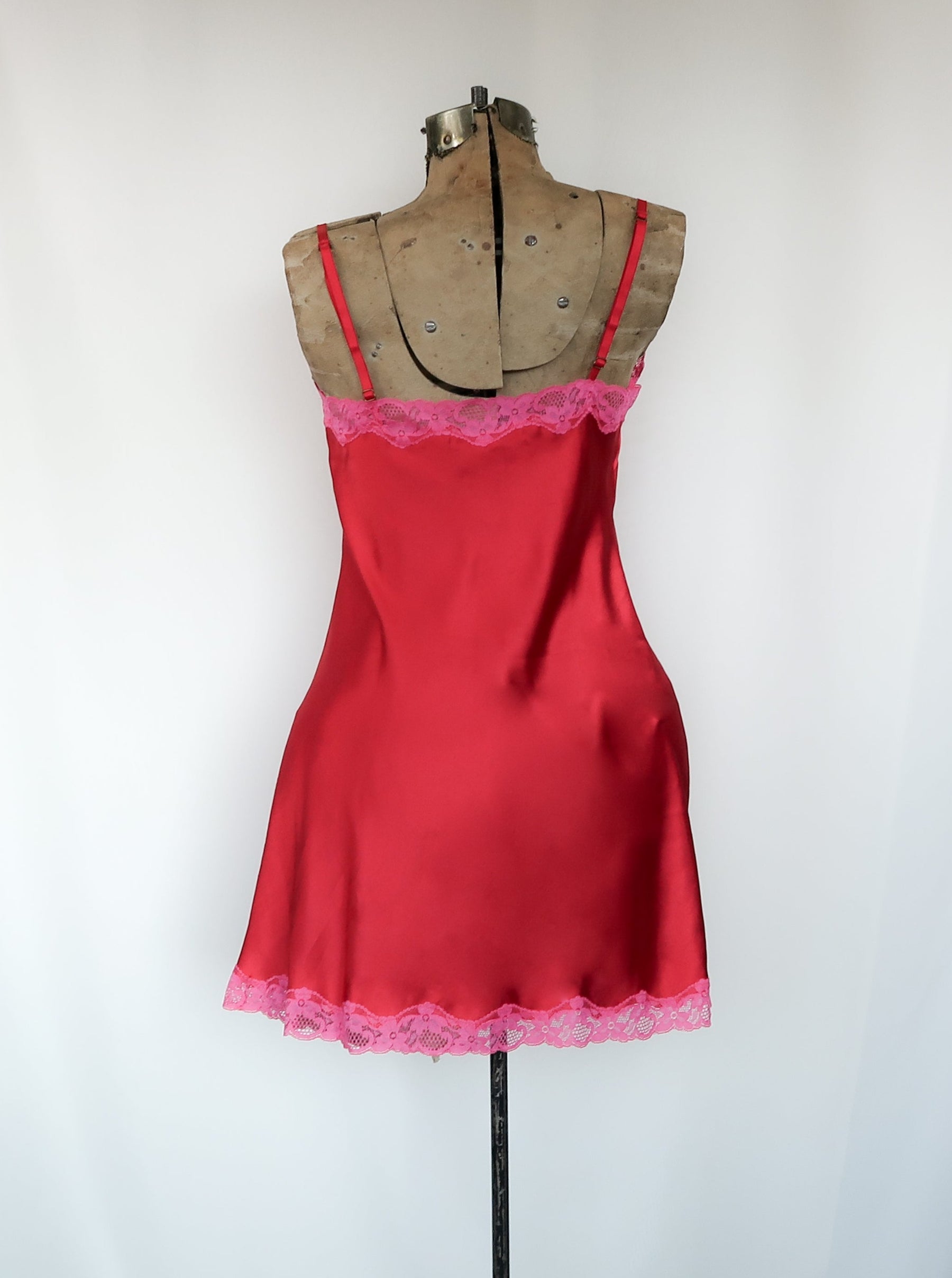Y2K VICTORIA'S SECRET RED AND PINK SLIP DRESS - (SMALL) Y2K VICTORIA'S SECRET RED AND PINK SLIP DRESS - (SMALL)