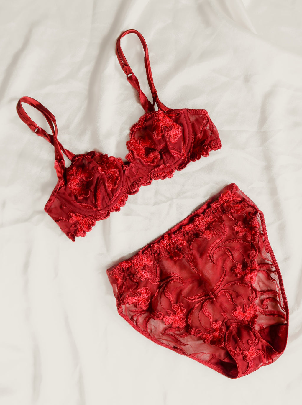 Famila Womens Designer Red Bra Panty Set, Packaging: Box at Rs 125