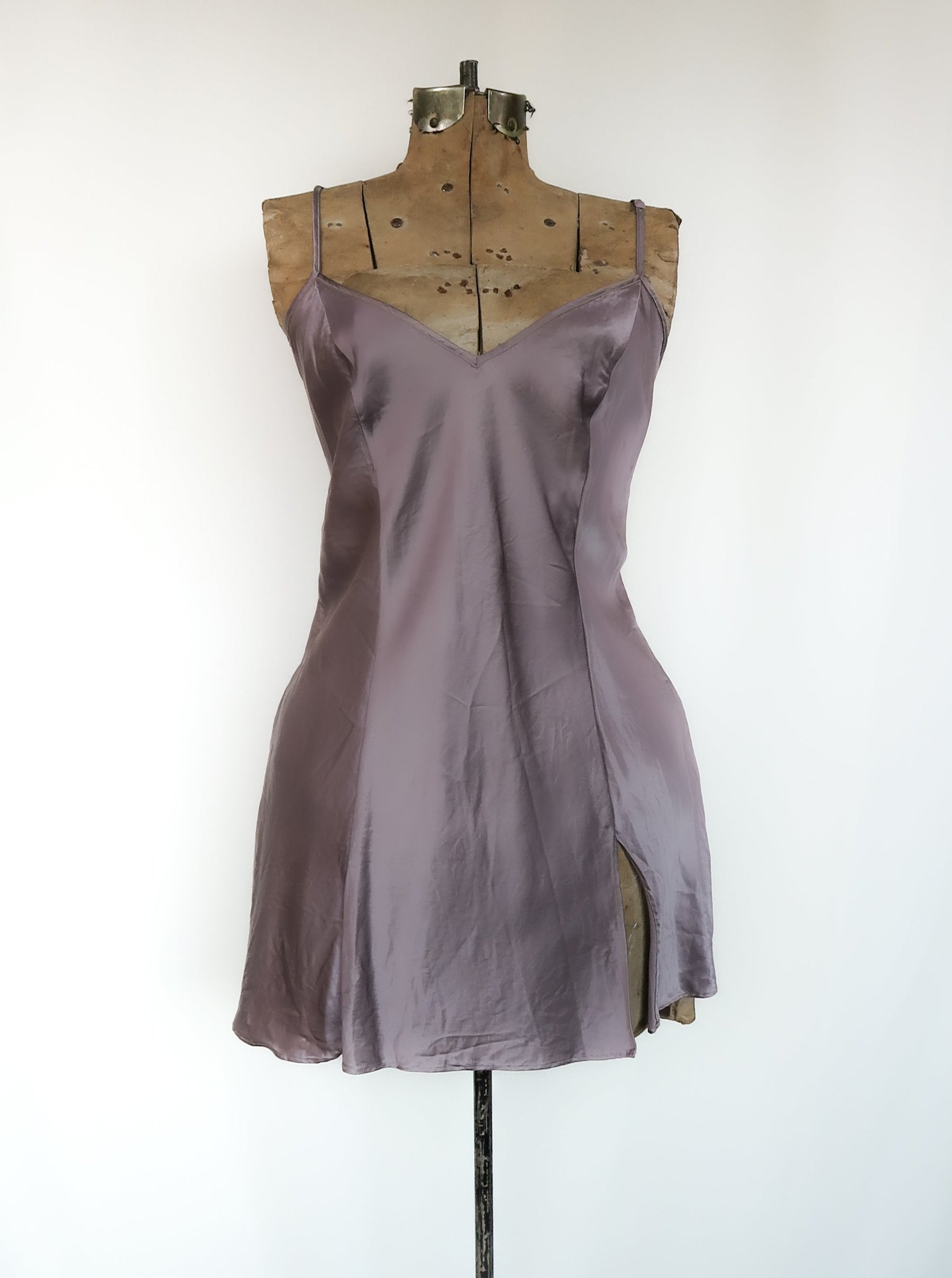 100% SILK YEAR 2000 VS MAUVE SLIP DRESS - (MEDIUM) 100% SILK YEAR 2000 VS MAUVE SLIP DRESS - (MEDIUM)